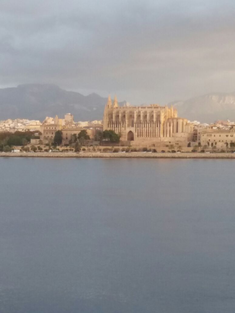 Cruise in the Mediterranean. Palma de Mallorca - My, Туристы, Cruise liners, Palma de Mallorca, Longpost