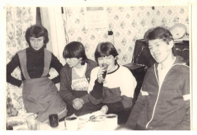 Youth party, USSR, YNAO, Shuryshkarsky district, p. Muzhi 1986 - Old photo, Black and white photo, 1986