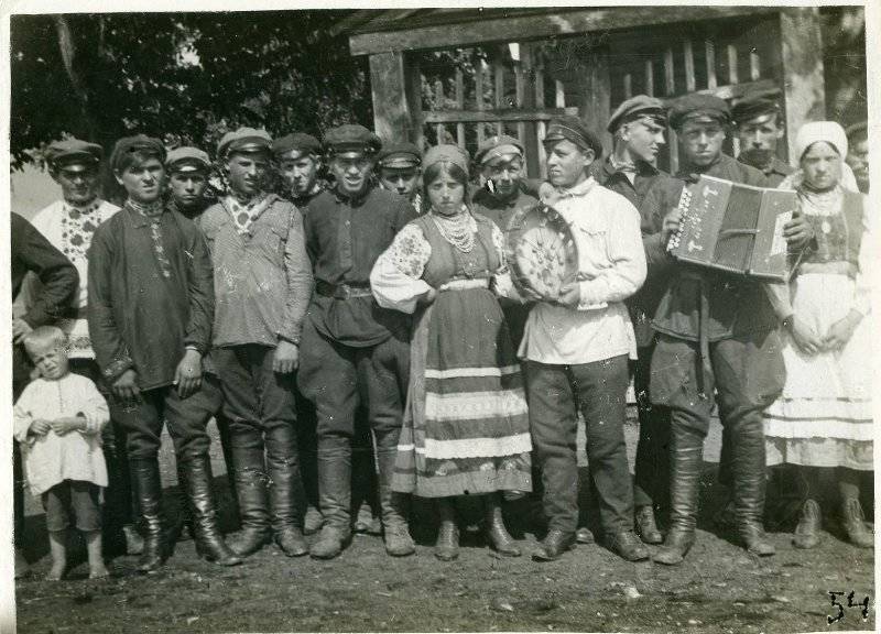 Guys and girls during a holiday, 1930s - the USSR, Black and white photo, 1930s