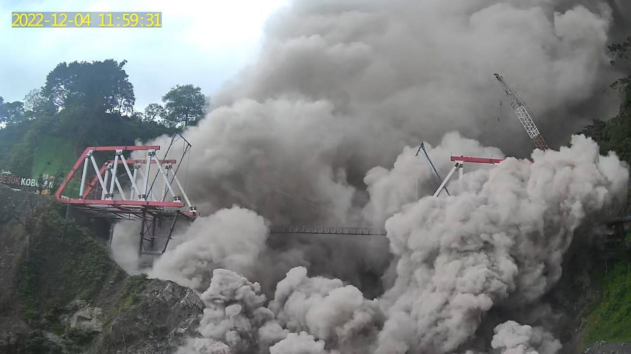 Indonesia's Semeru volcano erupts - Eruption, Volcano, Indonesia, Catastrophe, Video, Soundless, Semeru Volcano