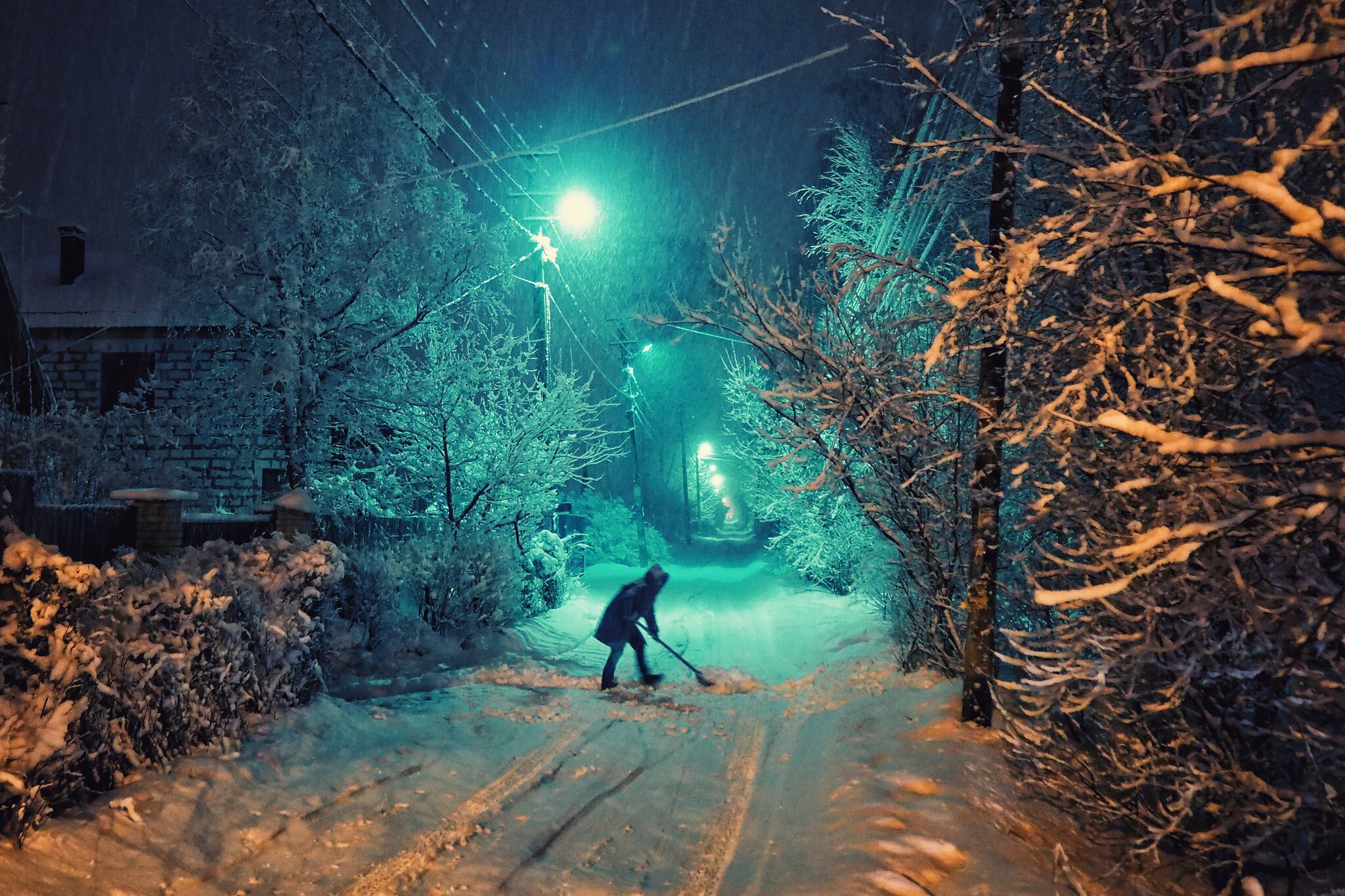 Time to shovel the snow - My, The photo, Landscape, Leningrad region, Snow, The street, Night, Night city, Snowfall