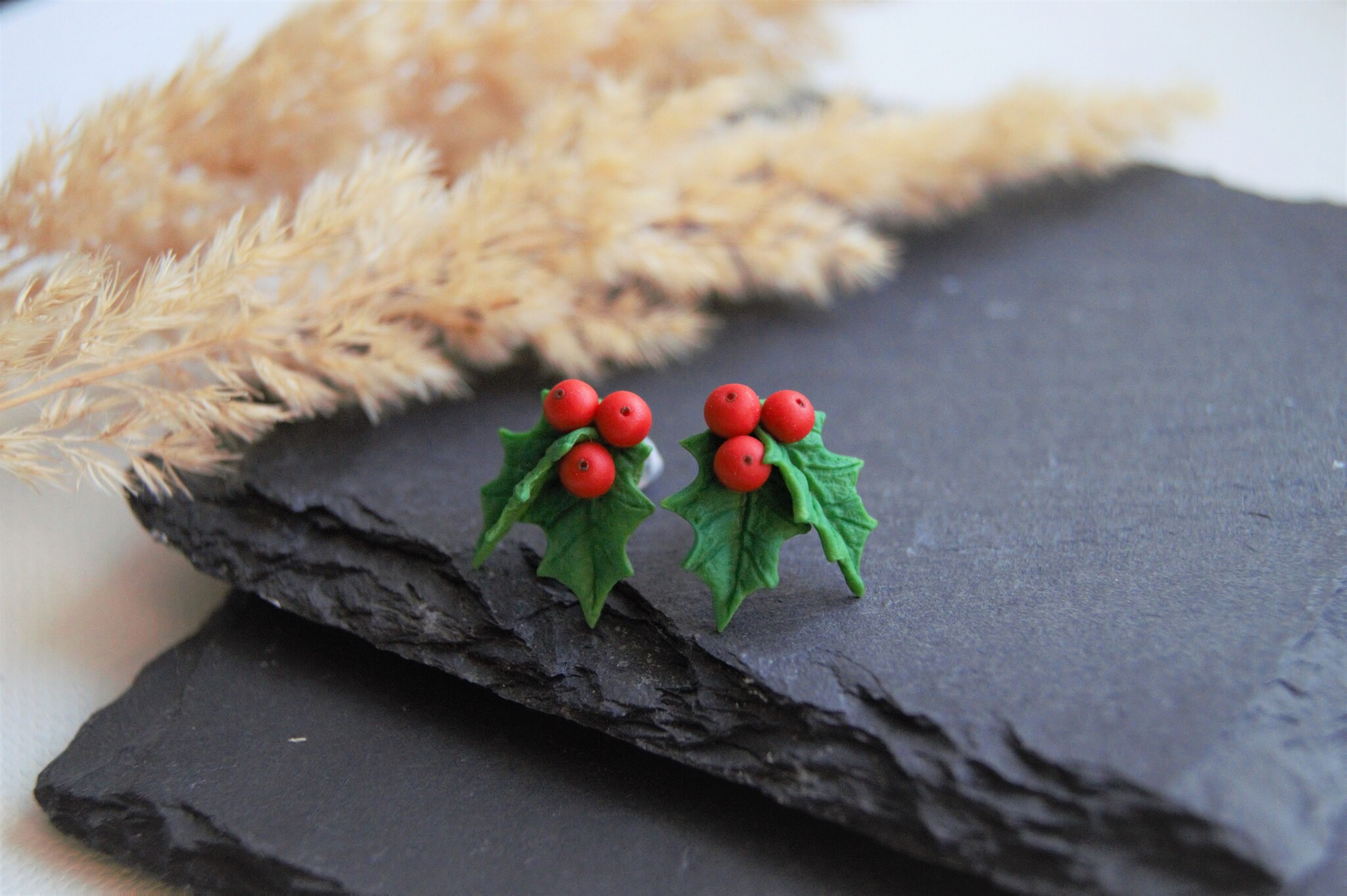 SleepyWorld Holly Stud Earrings - My, Лепка, Polymer clay, Handmade, Holly, New Year, Decoration, Christmas tree, Longpost, Needlework without process