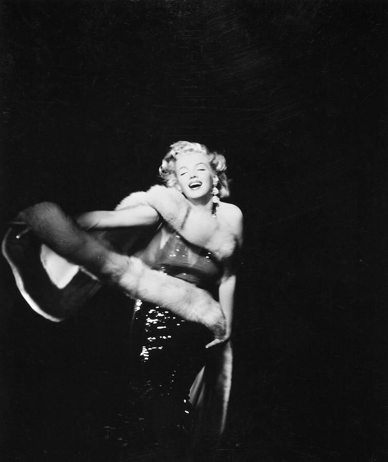 Marilyn Monroe photographed by Richard Avedon (XIV) The series Magnificent Marilyn 1170 series - Cycle, Gorgeous, Marilyn Monroe, Actors and actresses, Blonde, Girls, 1957, The photo, Black and white photo, Longpost