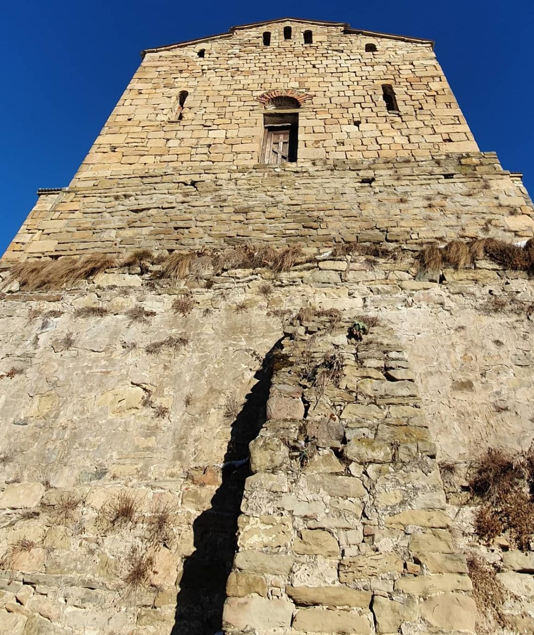 Reply to the post Shoaninsky Temple, Karachay-Cherkess Republic - The photo, Travels, Nature, Karachay-Cherkessia, The mountains, Sky, Clouds, Over the precipice, Suddenly, Video, Vertical video, Reply to post, Longpost