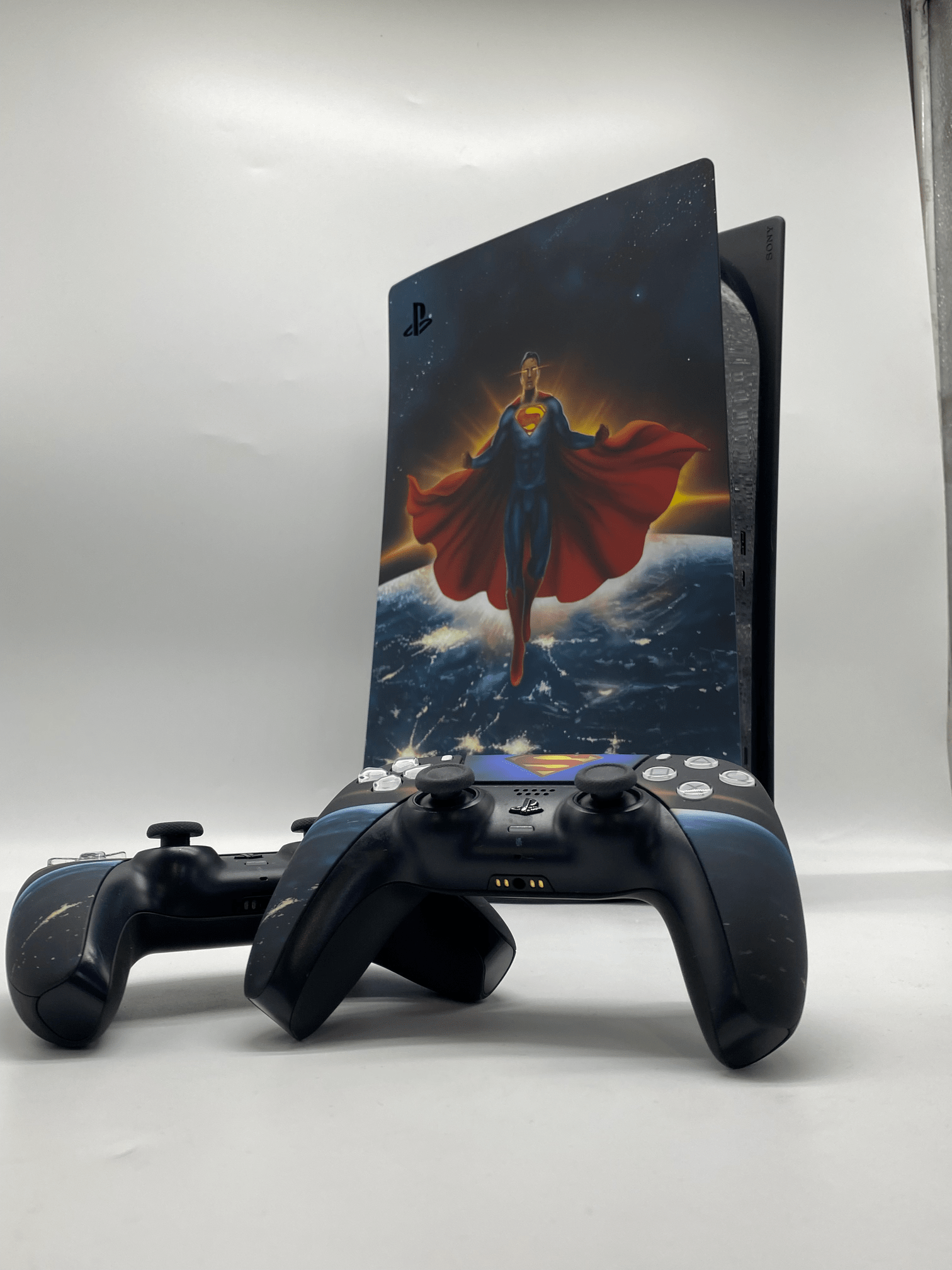 Why buy Playstation 5 stickers when you can paint the Playstation 5 itself? - My, Playstation 5, Dc comics, Playstation, Custom, Airbrushing, Superman, Henry Cavill, Painting, Man of Steel, Zach Snyder, Consoles, Comics, Longpost