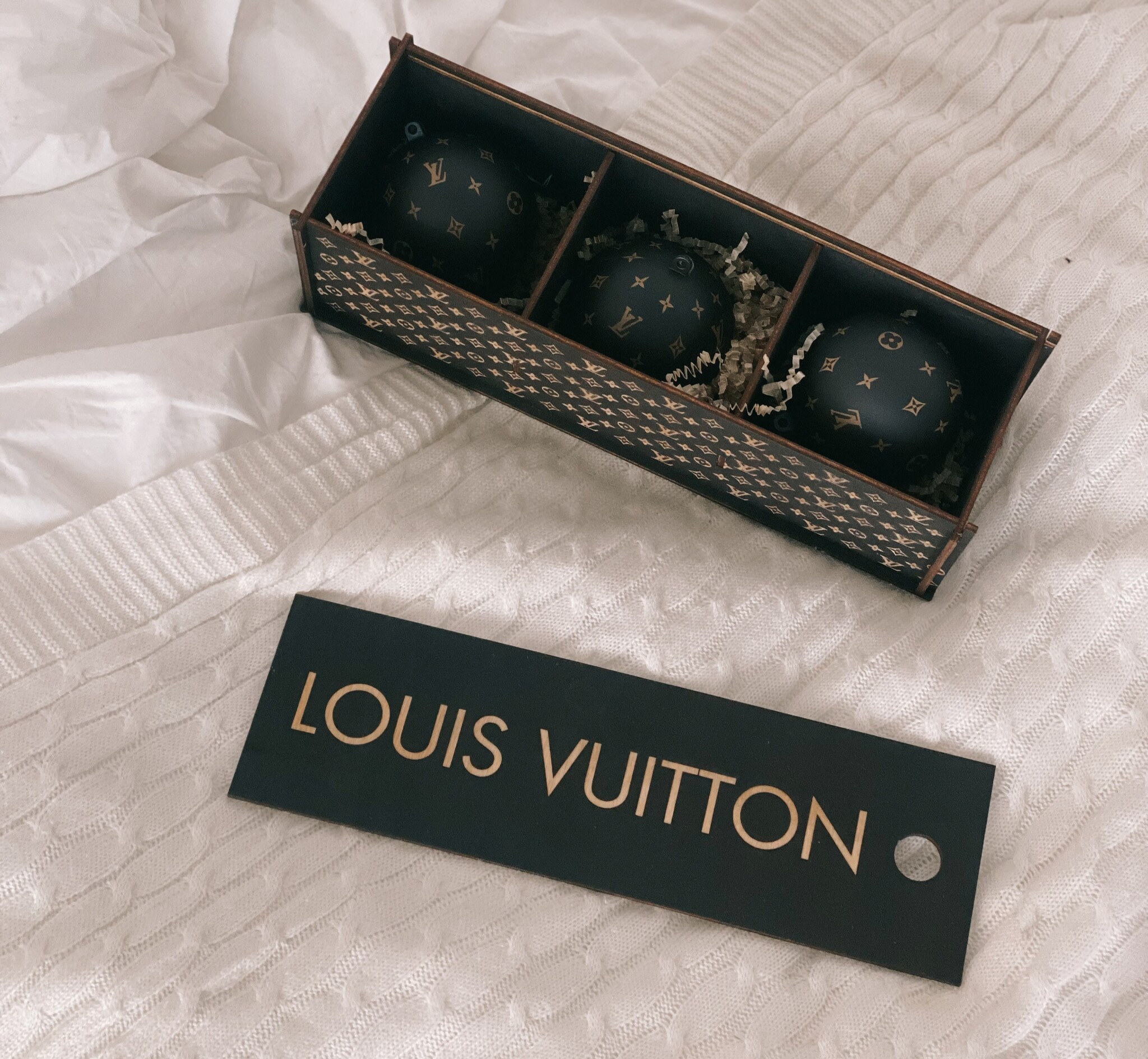 Louis Vuitton and Supreme Christmas decorations - My, Decoration, Christmas decorations, Ball, Louis vuitton, Brands, New Year, Christmas, Handmade, Airbrushing, Customization, Fashion, Creation, Longpost