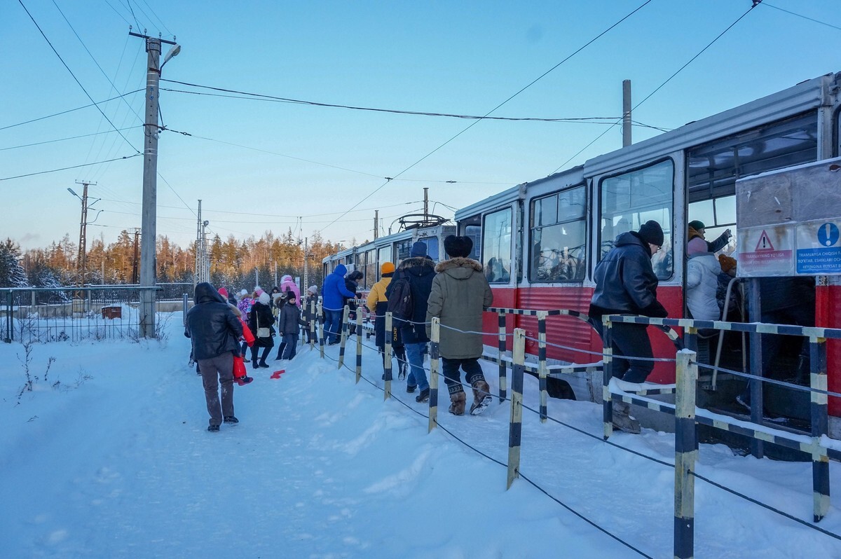 Farewell to the tram. The townspeople staged a full house! - My, Public transport, Transport, Tram, Angara River, Winter, Video, Video VK, Longpost, The photo