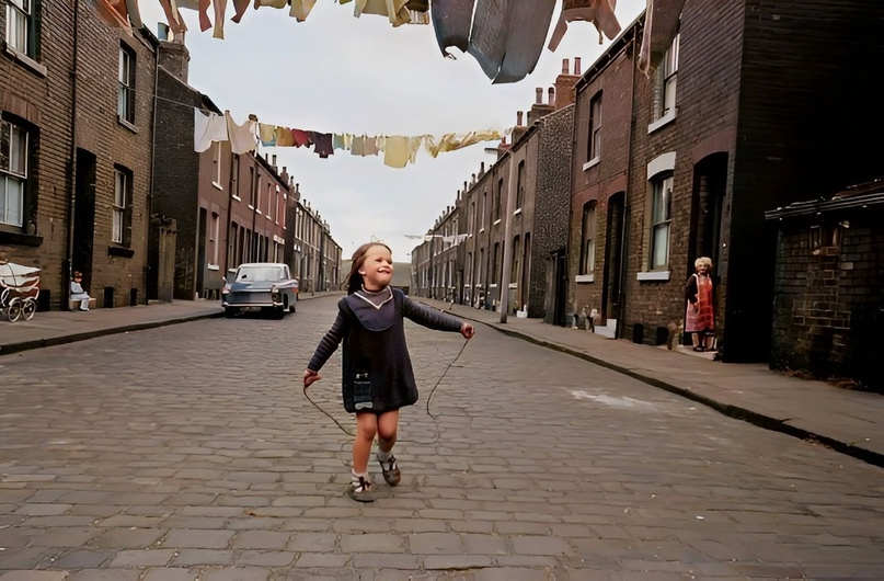 Slums, poverty and laughing children. Unofficial England in the late 60s - early 70s - My, Old photo, Colorization, The photo, Story, Great Britain, Liverpool, Manchester, Slum, 70th, 60th, Longpost