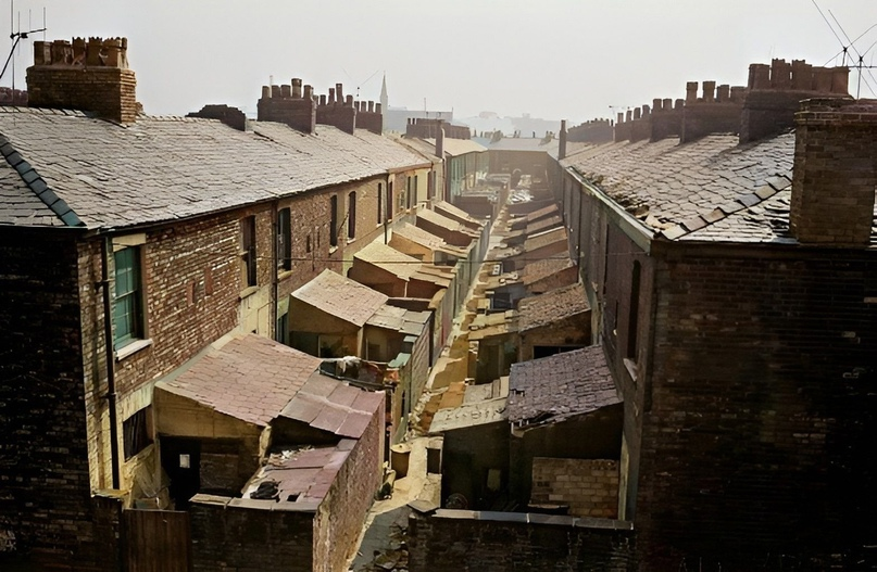 Slums, poverty and laughing children. Unofficial England in the late 60s - early 70s - My, Old photo, Colorization, The photo, Story, Great Britain, Liverpool, Manchester, Slum, 70th, 60th, Longpost
