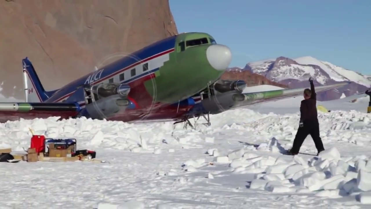 Field repair in Antarctic conditions - My, Airplane, Youtube, USA, Antarctic, Video, Repair