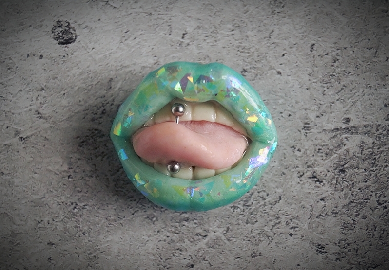 Surreal sponge brooch, handmade - My, Лепка, Polymer clay, Needlework without process, Surrealism, Brooch, Lips, Longpost