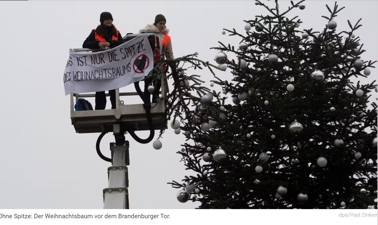 Eco-activists decapitated the New Year tree in Berlin - Germany, Brandenburg Gate, Christmas tree, news, Idiocy, Police, Berlin, Fighters against the regime, Longpost, Interesting