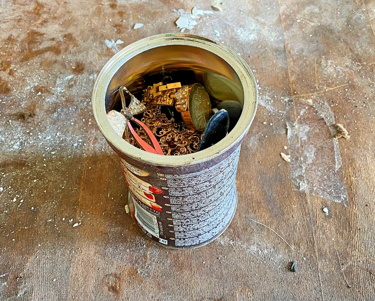 The contents of a jar that was hidden in the vent of an abandoned house - My, Find, Search, Yandex Zen, Longpost, The photo