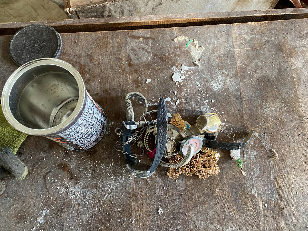 The contents of a jar that was hidden in the vent of an abandoned house - My, Find, Search, Yandex Zen, Longpost, The photo