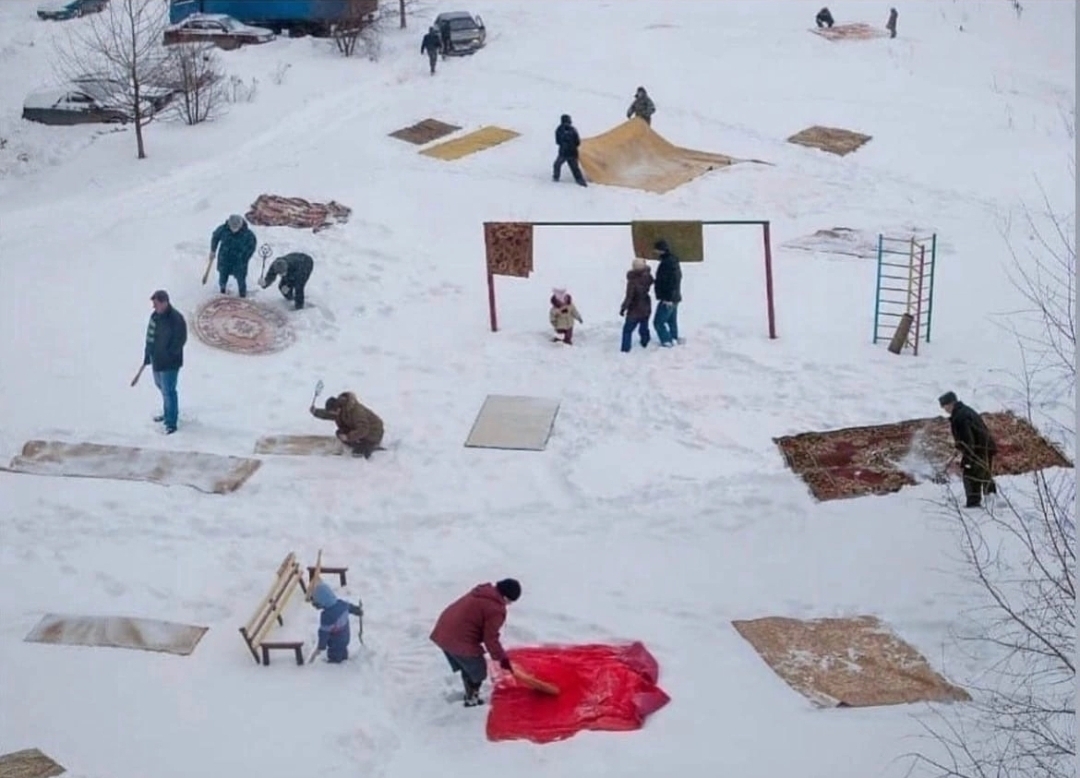 Pieter Brueghel. The Guelphs Beat the Tapestries - Art, Pieter Bruegel Sr., Carpet, Tapestry, Snow, Repeat