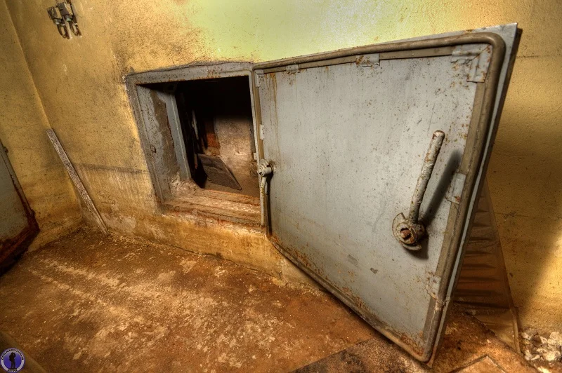 Abandoned bank vault in a bomb shelter - Abandoned, Bomb shelter, Bank, Safe, Yandex Zen