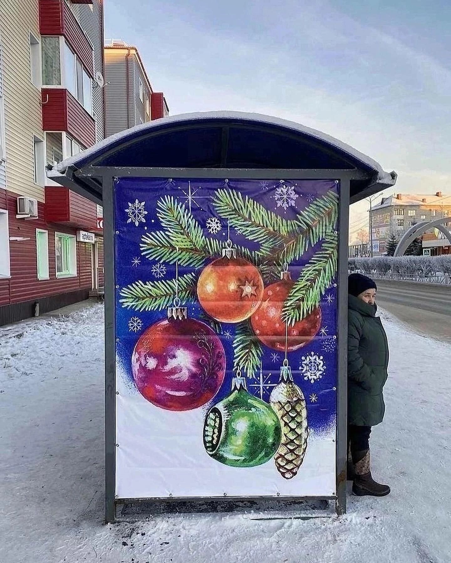 In the city of Sovetsky (KhMAO), stops were decorated with postcards of the USSR - New Year, Bus stop, New Year card, the USSR, The photo, KhMAO, Vladimir Suteev