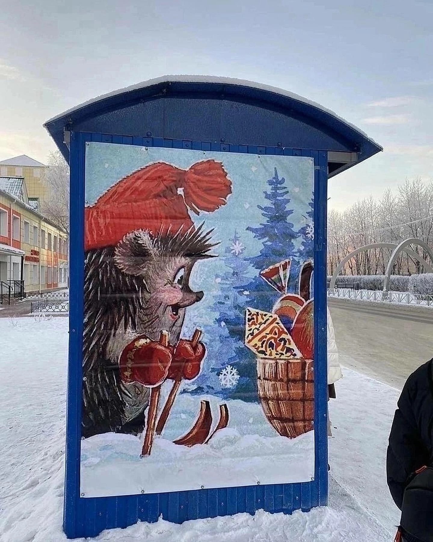 In the city of Sovetsky (KhMAO), stops were decorated with postcards of the USSR - New Year, Bus stop, New Year card, the USSR, The photo, KhMAO, Vladimir Suteev