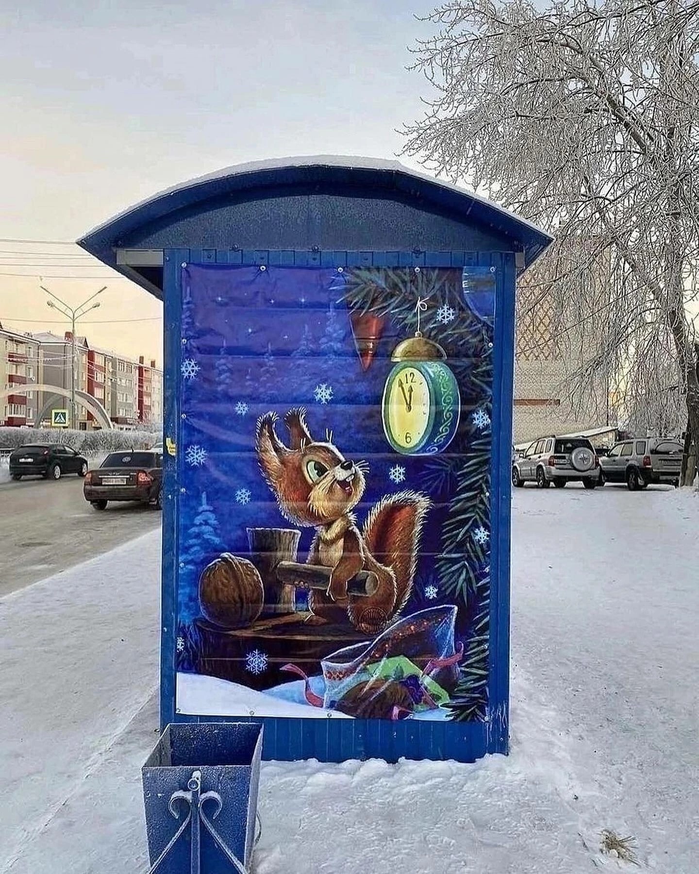 In the city of Sovetsky (KhMAO), stops were decorated with postcards of the USSR - New Year, Bus stop, New Year card, the USSR, The photo, KhMAO, Vladimir Suteev