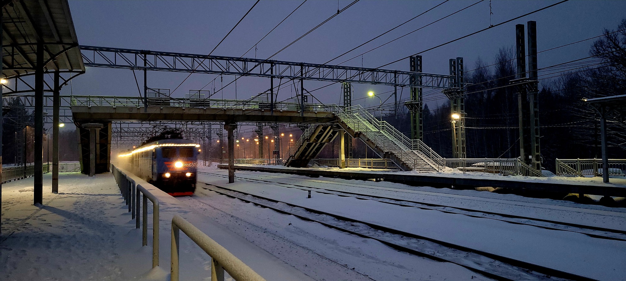 Play of light - My, Mobile photography, Zelenograd, A train