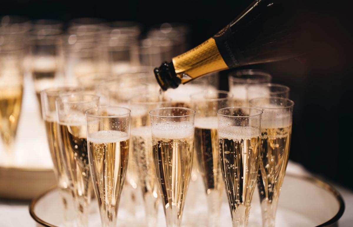 Minimum price for sparkling wine to rise by 40% in 2023 - Politics, Rise in prices, Ministry of Finance, A sparkling wine, Russia, Vodka