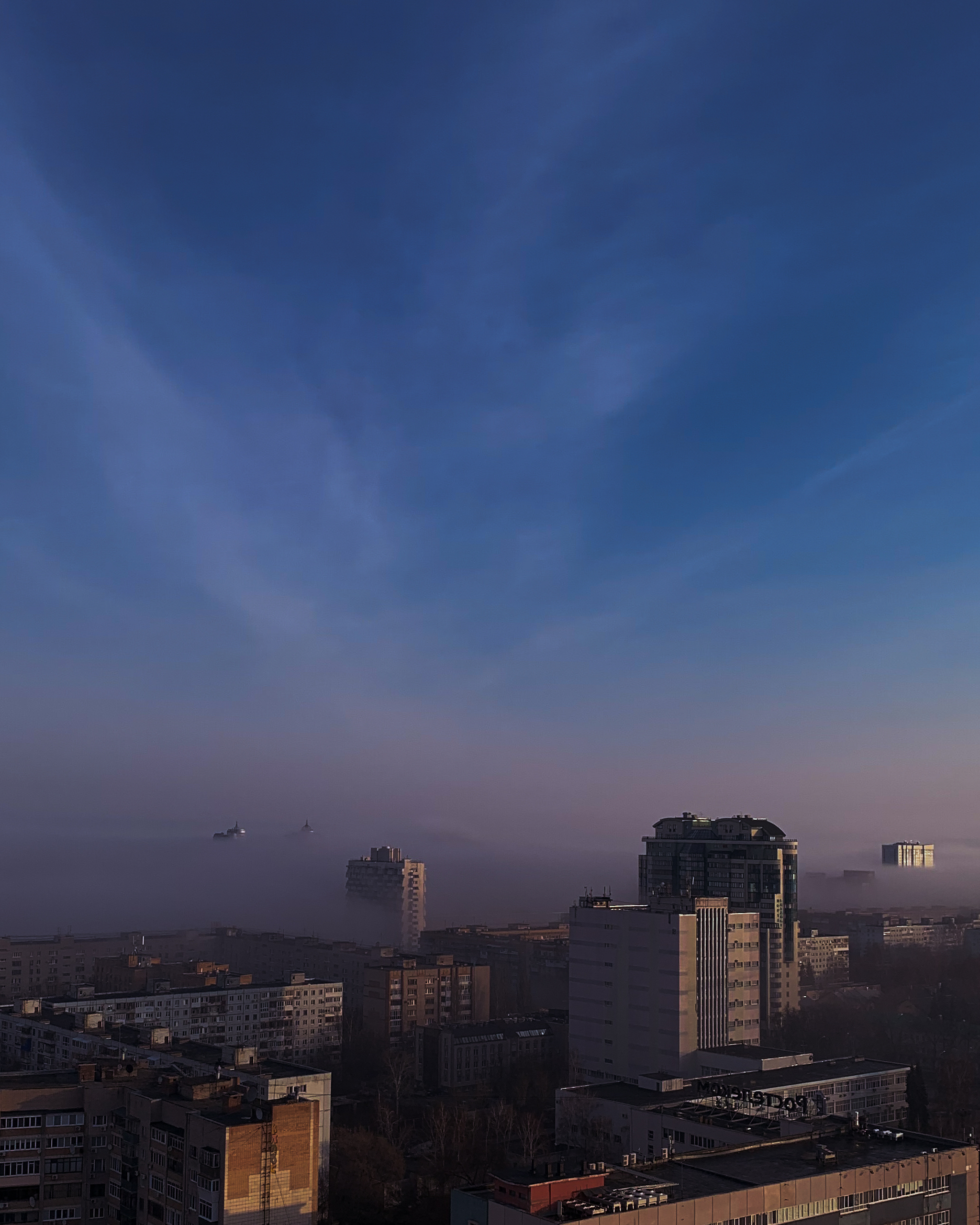 Fog from the Volga at dawn penetrates the city - My, Fog, Town, Samara, dawn, Mobile photography