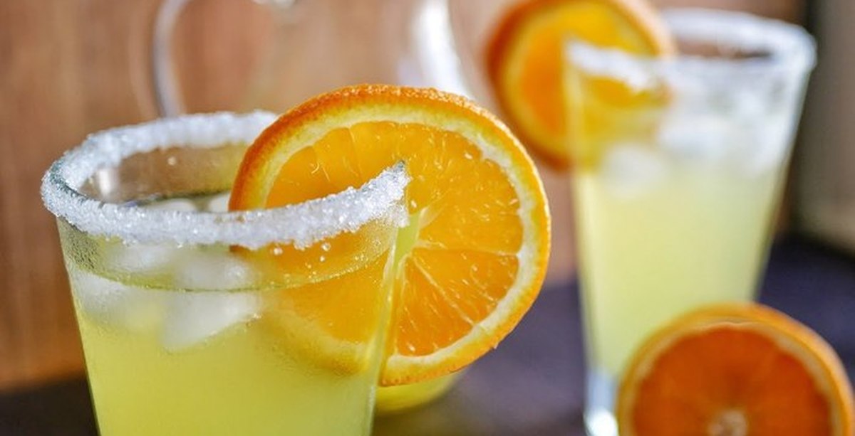 Газированный лимонад в домашних условиях. Лимонад апельсин имбирь. Свойский лимонад. Лимонад цитрус. Лимонад имбирь апельсин с мятой.