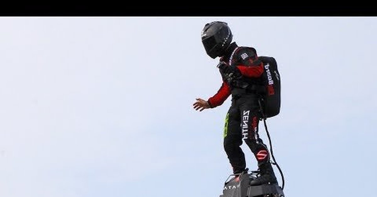 Flyboard air. Ховерборд Фрэнки Запата. Фрэнки Запата флайборд. Фрэнки Запата летающая доска. Изобретатель Фрэнки Запата.