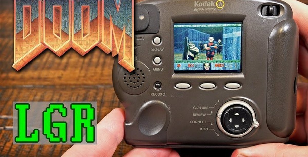 Игра камера под. Doom на фотоаппарате. Фотоаппарат с играми. Фотоаппарат 1998 года. Дум запустили на.