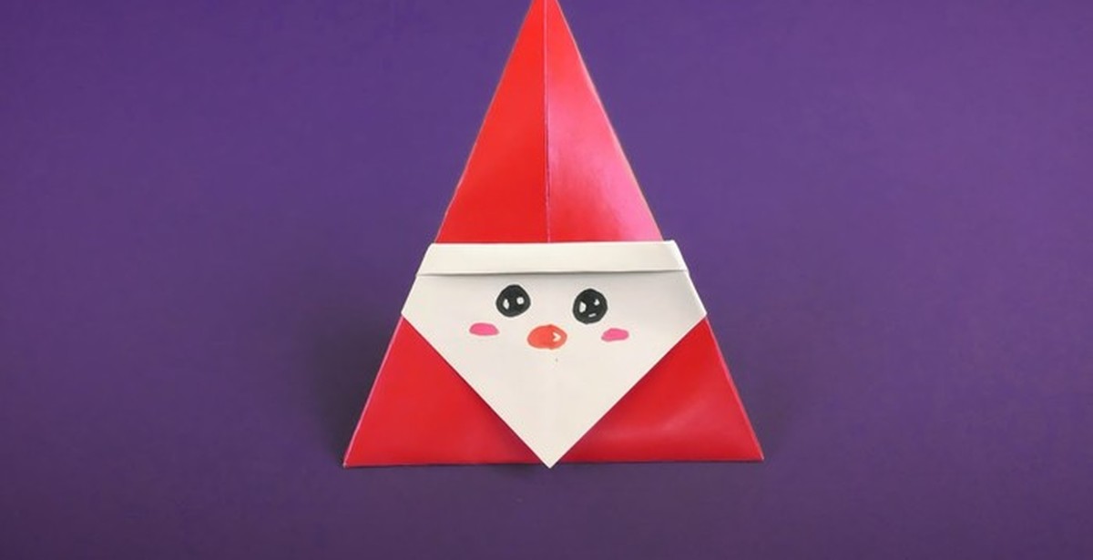 Оригами дед мороз из бумаги. Оригами дед Мороз. Оригами Санта Клаус. Дед Мороз из оригами. Треугольный дед Мороз из бумаги.