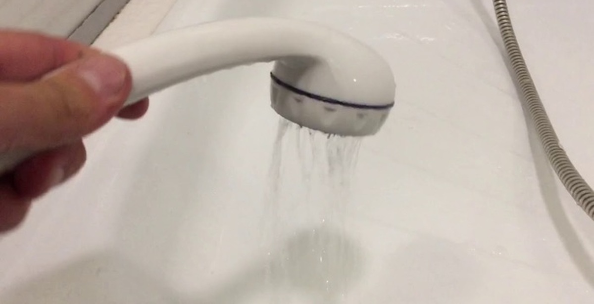 What an instantaneous water heater can do: the flow of warm water at the outlet of an instantaneous heater with a declared power of 3.5 kilowatts - My, Electricity, Boiler, Electrical appliances, Water, Hot water, Water cut-off, Clearly, Appliances, , Technics, Physics, Video, Longpost, Heat, Heater, Warming, Practice