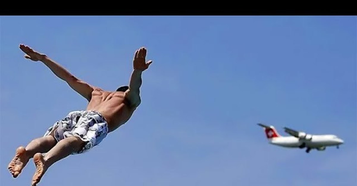 Летающие парни. Саша летит. Человек радостный. Парень летит. Летающий человек.