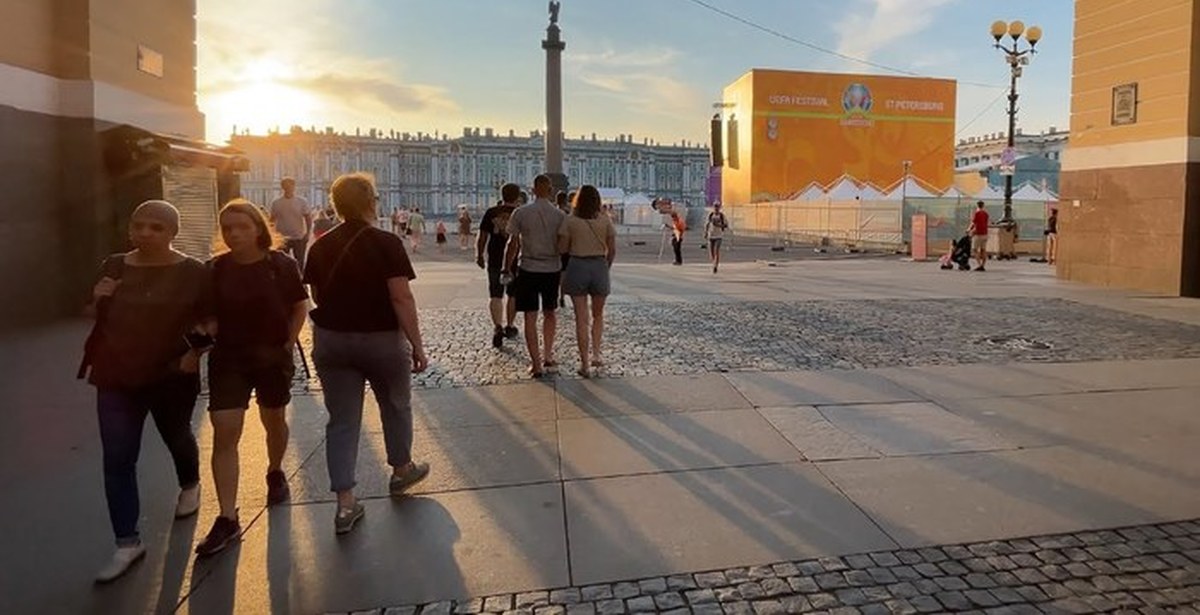 Palace Square 2021 in St. Petersburg at sunset: Euro 2020 fan zone, Winter Palace, General Headquarters - My, Interesting, Russia, Saint Petersburg, Travels, Tourism, sights, Architecture, Palace Square, , Winter Palace, Alexander Column, General Staff Building, Euro, Euro 2020, Video
