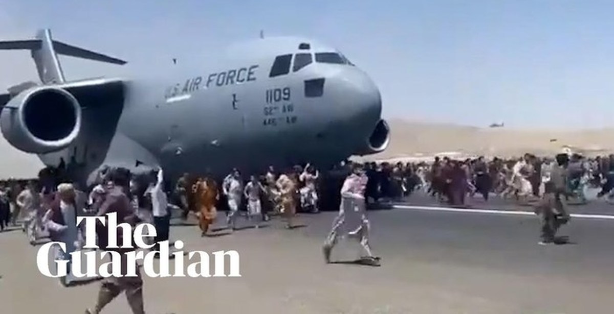 So people in desperation try to leave Kabul - Afghanistan, Kabul, USA, Airplane, People, Despair, Taliban, Video