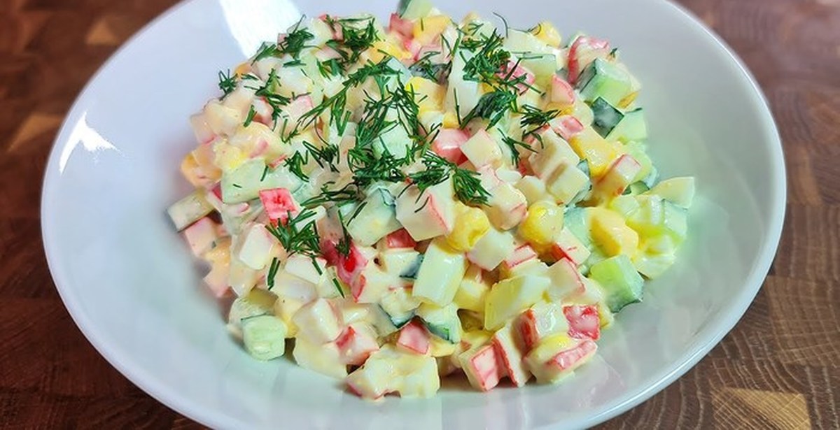 Крабовый салат ингри ингредиенты. Салат крабовые палочки ингредиенты классический. Салат крабовые палочки ингредиенты классический. Салат из крабовых палочек с кукуркз. Салат крабовые палочки ингредиенты классический.