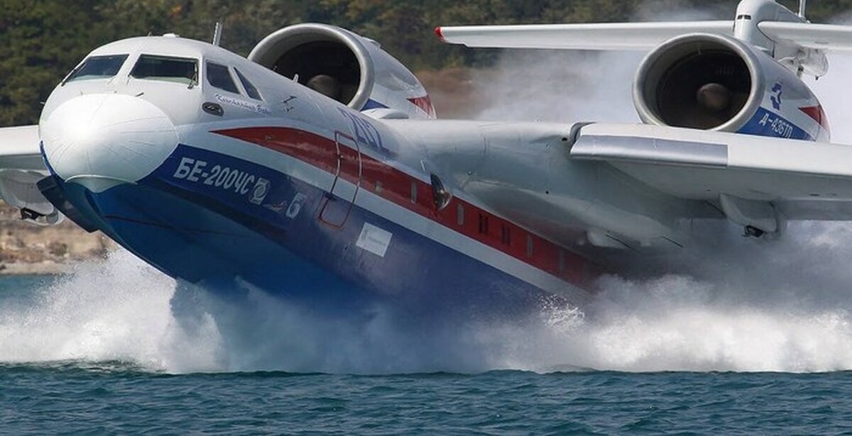 Бе 200 и ил 76. Ни. Бе крайних 2. Самолет для тушения пожаров бе-200. Бе-200 гидросамолёт.