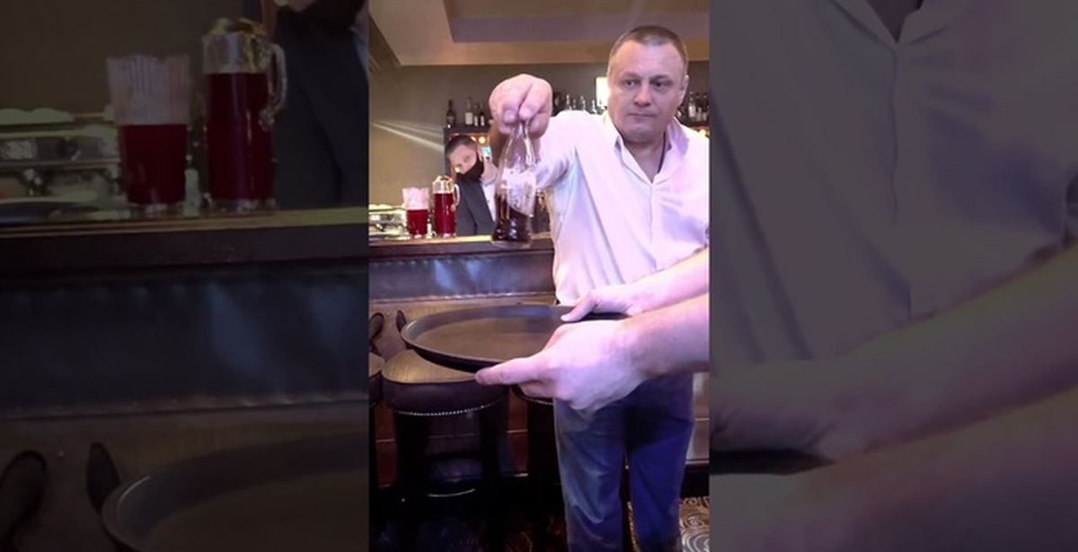 цилиндр фокусника с бутылку. фокусы со стеклянной бутылкой. фокус с исчезновением бутылки мем. фокус с бутылкой и монетой разоблачение. фокус с бутылкой воды.