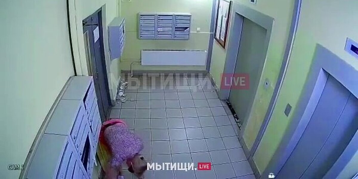 Открыть подъезд видео. Сломана плита перед подъездом. Установка видео в подъездах. Ракета подъезд видео.