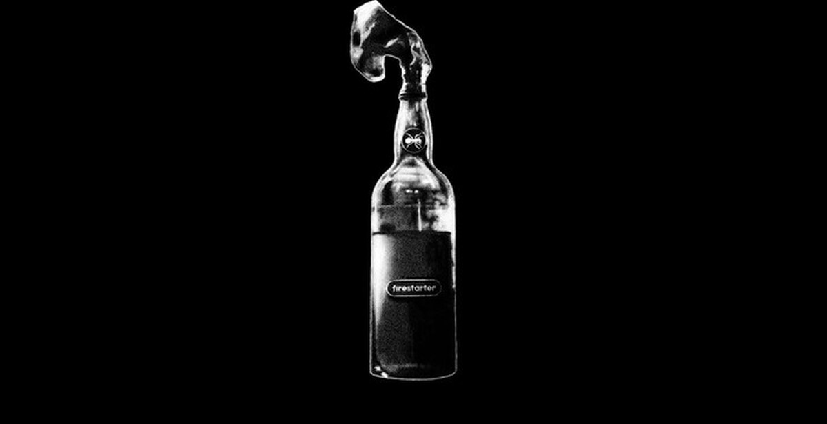 Фаерстартер продиджи клип. Солист продиджи кейт флинт. Кейт флинт. Prodigy firestarter. Firestarter remix.