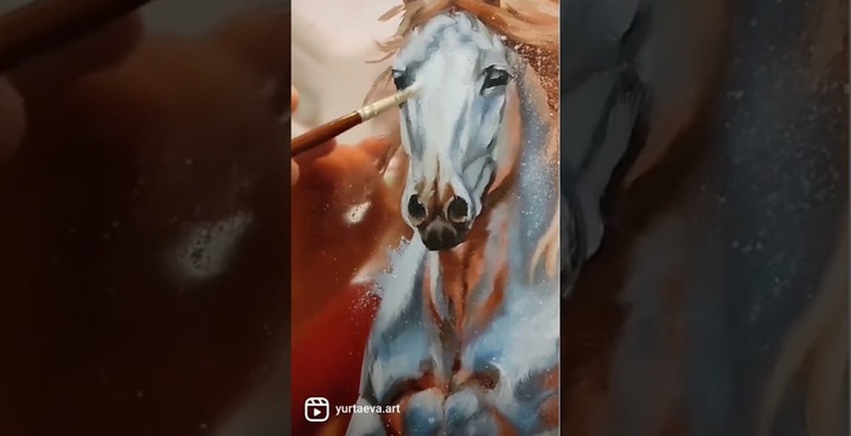 Девушки полу лошади. Художник пишет лошадь. Конь маслом на холсте мастер класс. Картина на холсте из меди. Маслом написать лошадь.